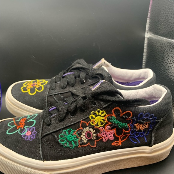 VANS skate shoes.US kids size 13.5. Decor on shoe-flowers, positive vibes - Picture 3 of 15
